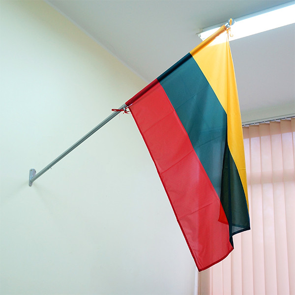 Aliuminis fasadinis stiebas 1,5 m su Lietuvos vėliava